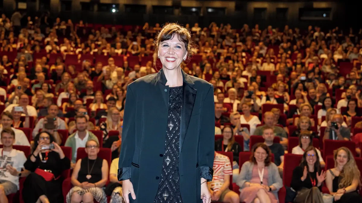 FOTO: Nevěstu jsem věnovala svým dcerám, uvedla Maggie Gyllenhaalová - Novinky