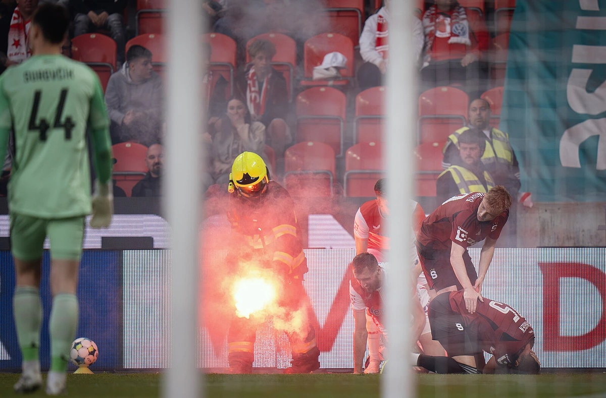 Slavia při derby pochybila, další sankce ale nejsou nutné, oznámilo vnitro
