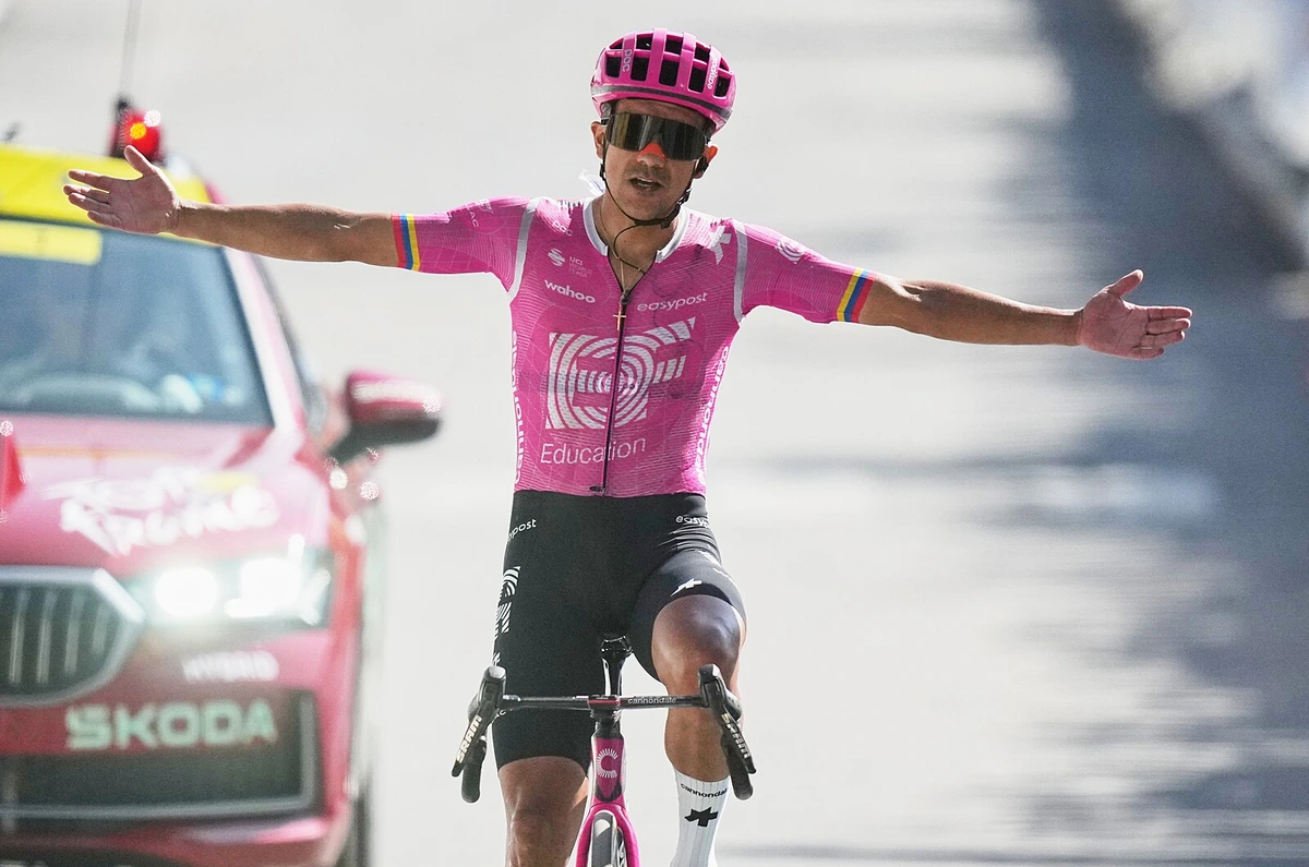 Napotřetí už to vyšlo. Carapaz se dočkal, na Tour slaví v horském dojezdu