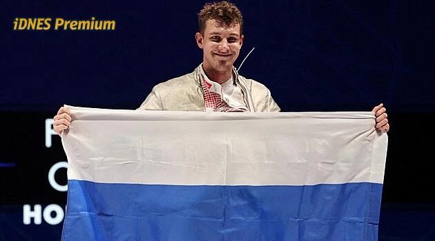 Ukrajina politizuje sport, říkal prezident ruských šermířů. Teď i s hymnou slaví zlato