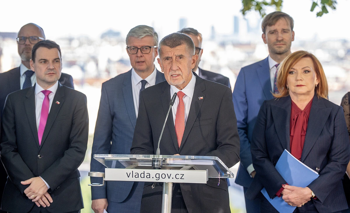 Půl roku krkolomné jízdy s Motoristy. Problémem Babišovy vlády je koalice s potížisty