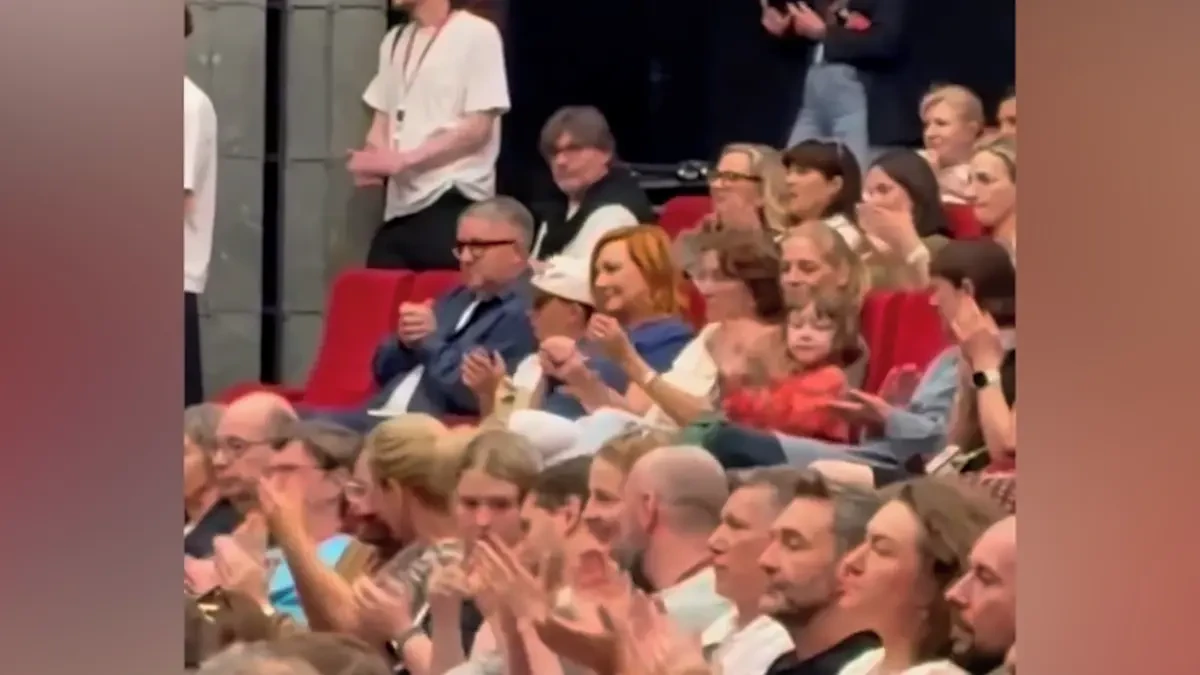 Glosa: A jedny ruce nezatleskaly. Ty Aleny Schillerové
