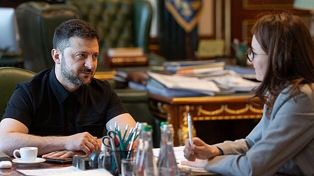 Ukrajinský prezident Zelenskyj odvolal premiérku, mění šéfy silových resortů