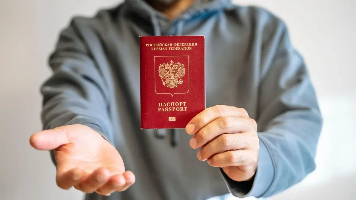 EU projednává mírnější zákaz víz pro ruské vojáky. Vymohly si jej Francie a Itálie - Novinky