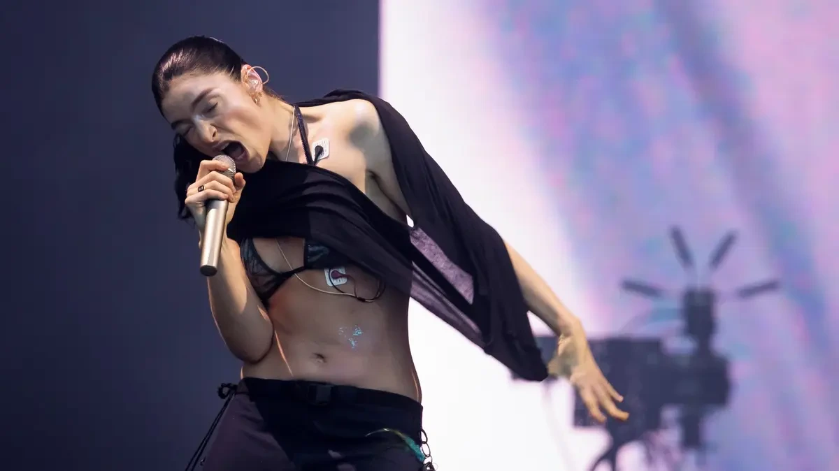 Lorde fascinovala, Peaches šokovala. Divokou dámskou jízdou skončil festival Colours of Ostrava - Novinky