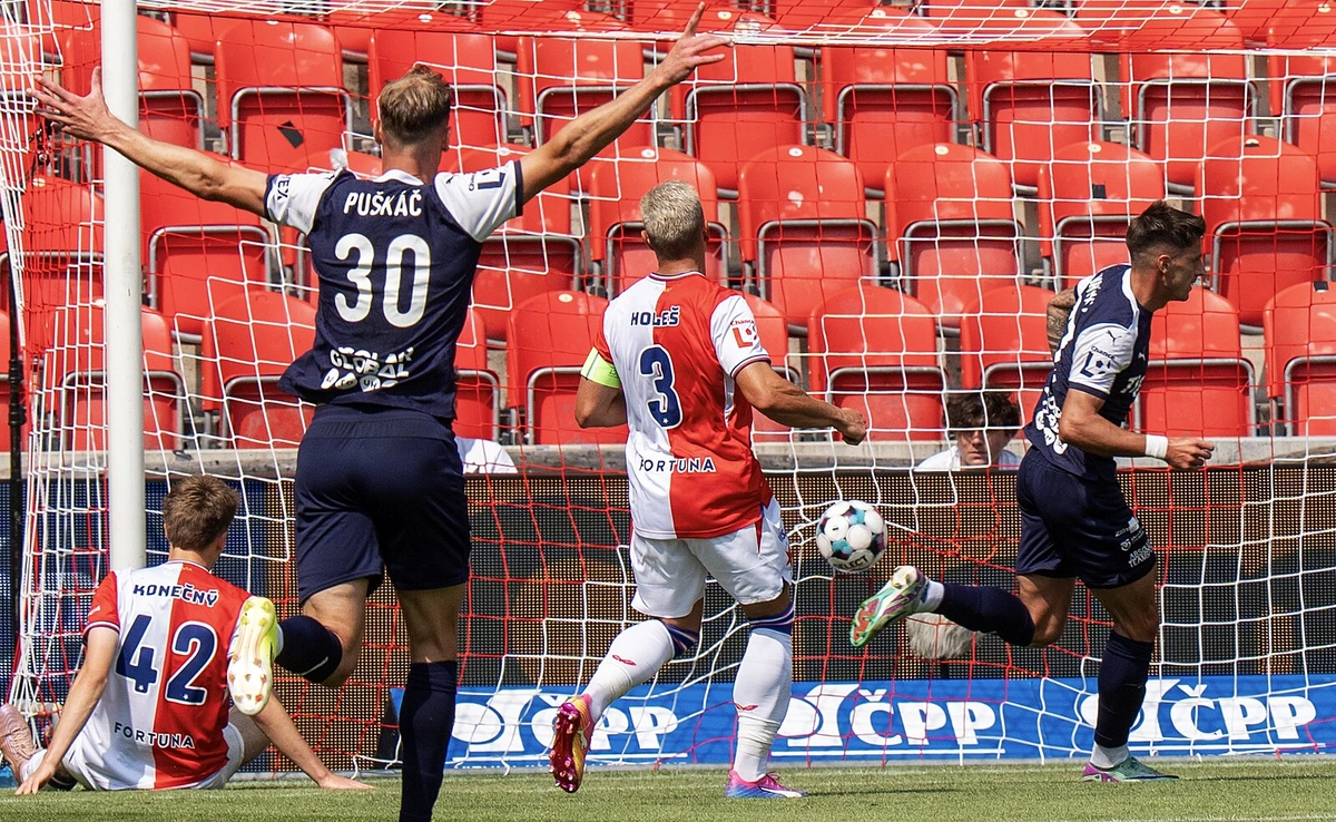ONLINE: Slavia - Slovácko 2:1, hosté vedli, během čtyř minut domácí otáčejí