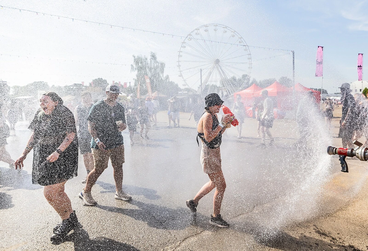 Teploty v Česku vystoupají až k 39 stupňům. Meteorologové varují před zátěží teplem