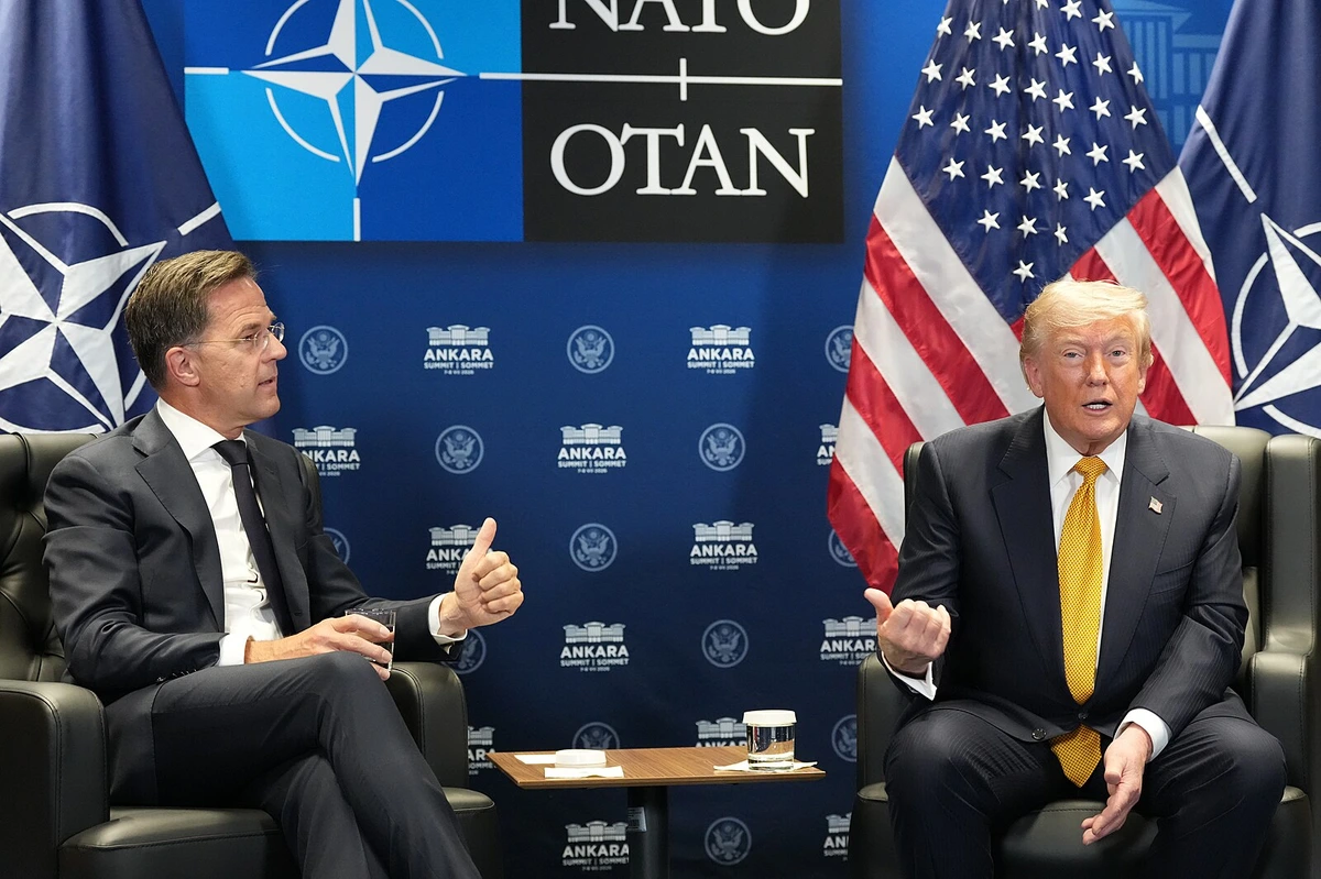 Hlavolam. Co dělat, když USA chtějí ven, Rusové dovnitř a Němci nahoru?