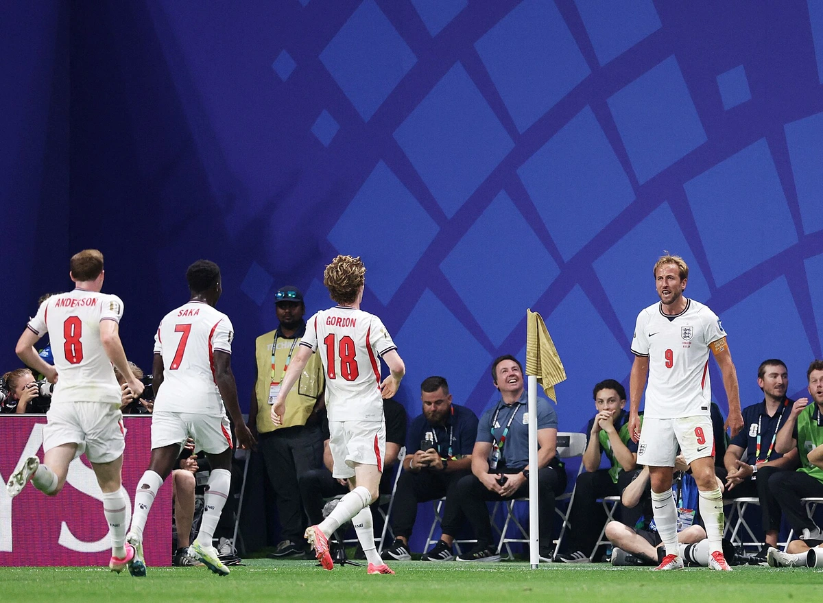 Anglie - DR Kongo 2:1, obrat až v závěru, favorita spasil dvougólový Kane