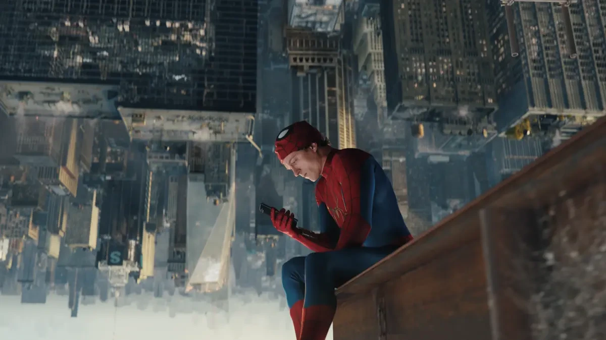 RECENZE: Ze Spider-Mana je osamělý workoholik, ale i tak je s ním zábava