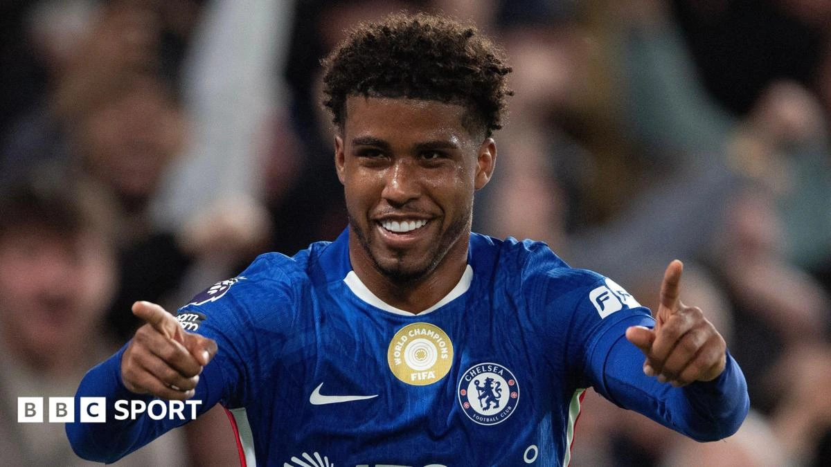 Santos latest midfielder considered by Man Utd