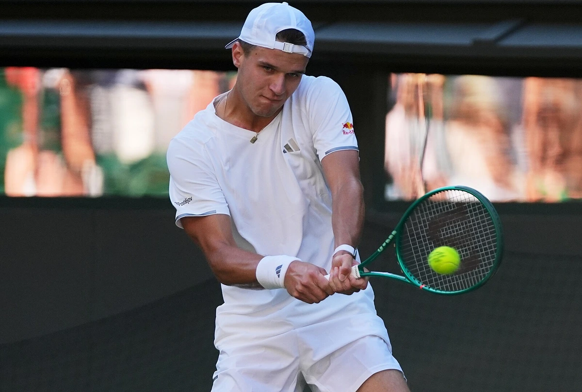 Tři české postupy ve Wimbledonu, uspěl třeba Lehečka. Menšík a Plíšková končí
