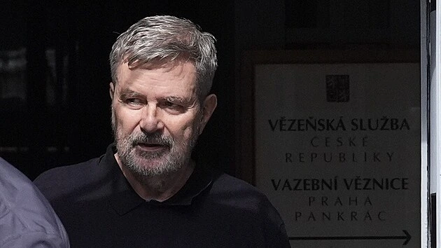 Policie vrátí Janstovi 400 tisíc. Neprokázala, že pocházejí z trestné činnosti