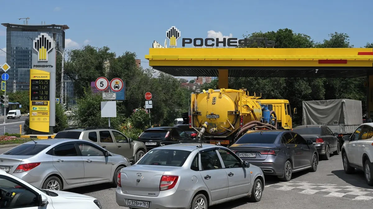 Rusko přišlo o téměř polovinu svých kapacit na zpracování ropy - Novinky
