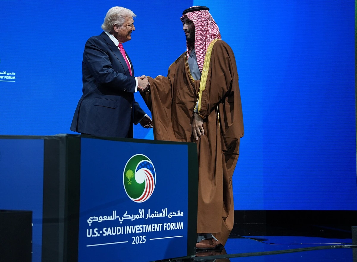 Trump našel nového oblíbence místo Putina. Princ z Blízkého Východu za to dostal jaderný dárek