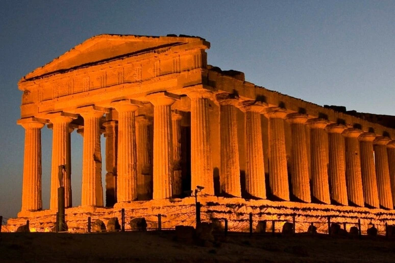 Sere d'agosto, i grandi monumenti aprono le porte oltre il tramonto