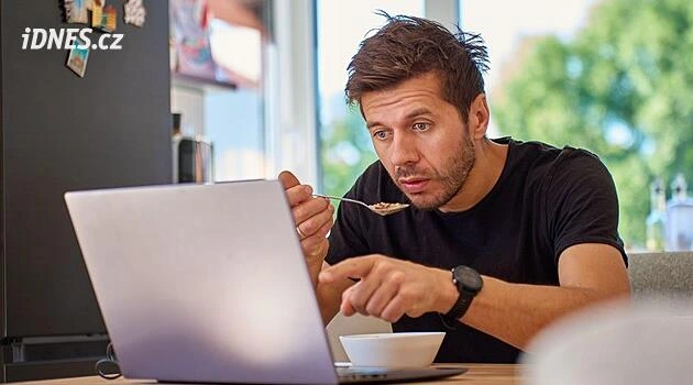 Lajky, závist a úzkost: Internet řídí naše emoce. Jak tomu čelit?