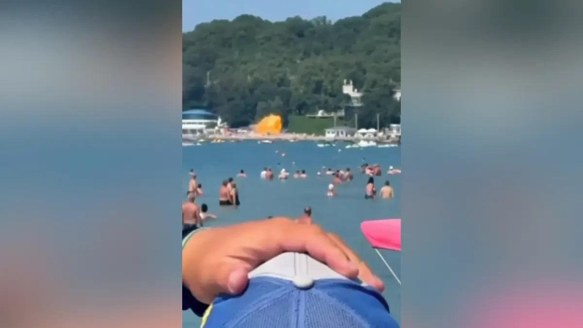 Na zaplněnou ruskou pláž u Krymu se zřítil ukrajinský dron. Na místě jsou mrtví včetně dětí - Novinky