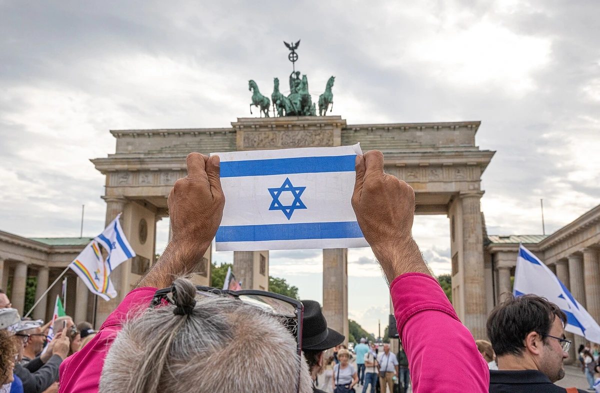Berlín 2026. Islamisté a část LGBTQ+ scény našli společného nepřítele