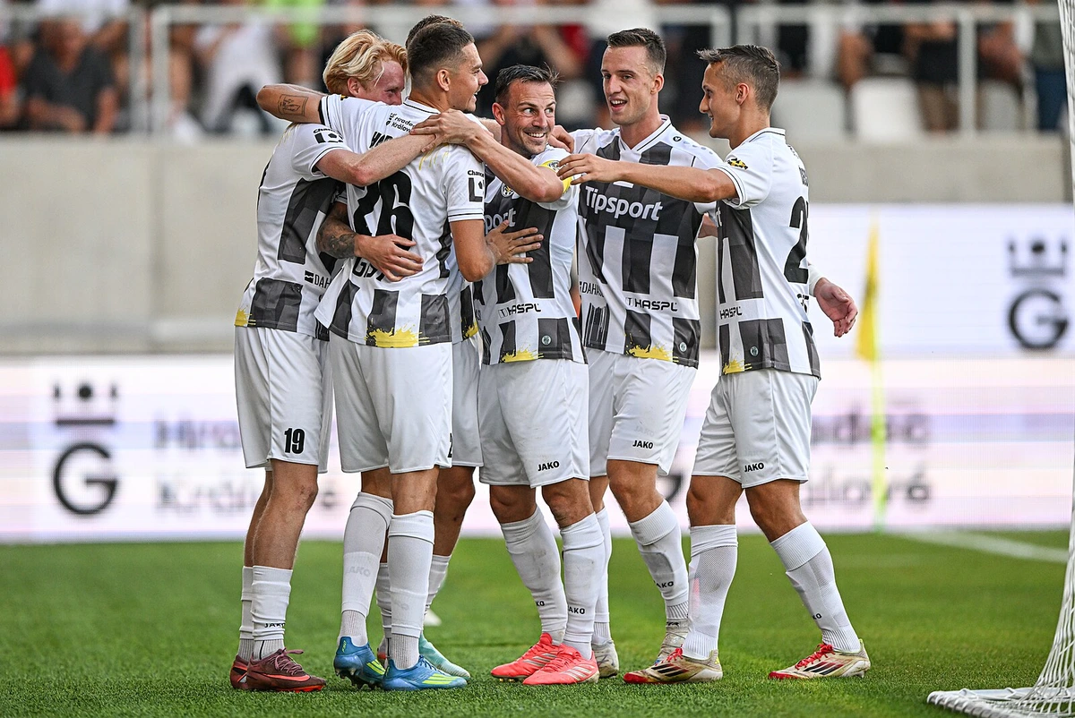 ONLINE: Hradec - Besiktas, souboj o Evropskou ligu, za hosty hraje i Černý