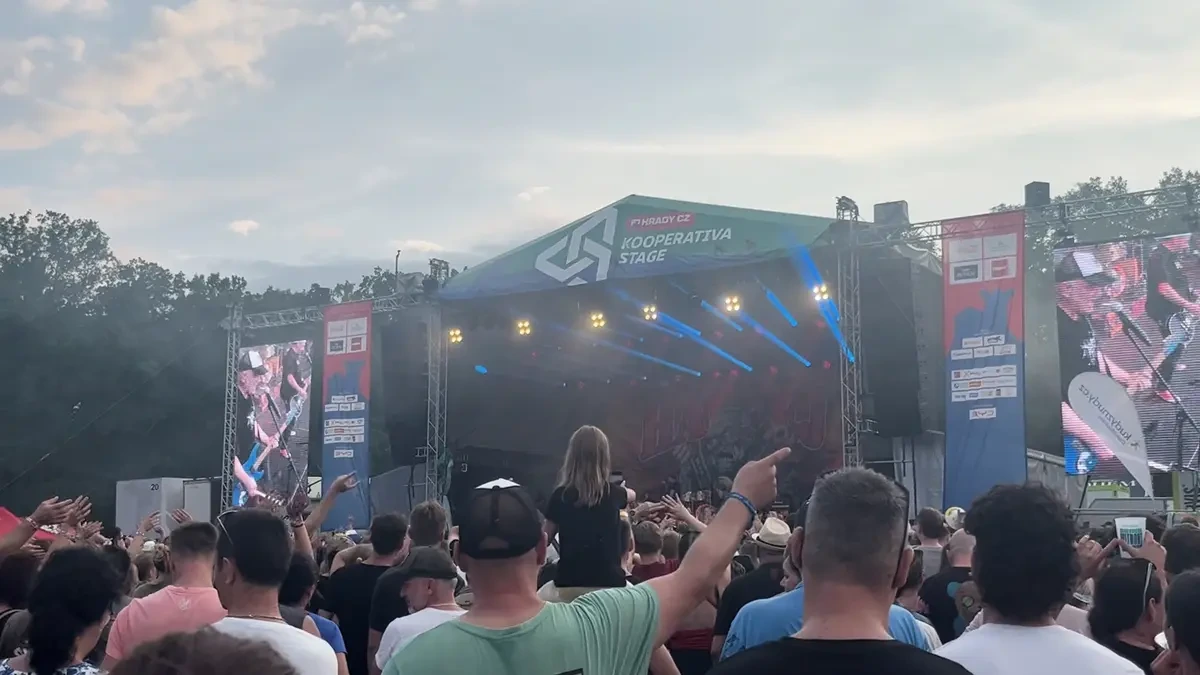 OBRAZEM: Žabky, hasiči a Dan Landa. Hrady CZ objevily zlatou žílu na Hluboké - Novinky
