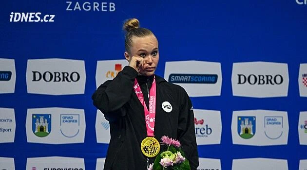 Západ šikanuje nevinnou gymnastku, křičí Rusové. Ta přitom podporuje invazi