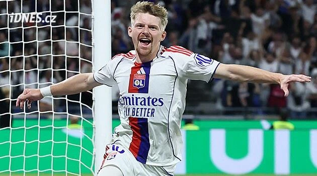 Přestoupí Šulc? Trenér Lyonu to v Praze nevyloučil, soupeře Sparty zdržela bouřka