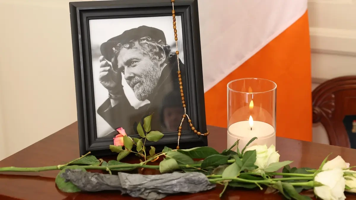V Dublinu se s Glenem Hansardem loučí rodina, přátelé a fanoušci. Přijela i Markéta Irglová - Novinky