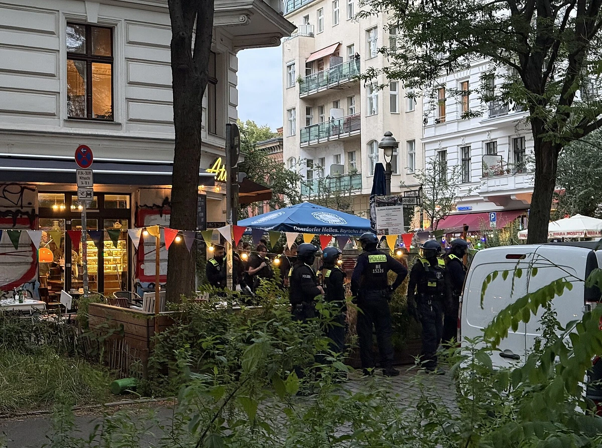 V centru Berlína padly tři výstřely, na místě je jedna zraněná osoba