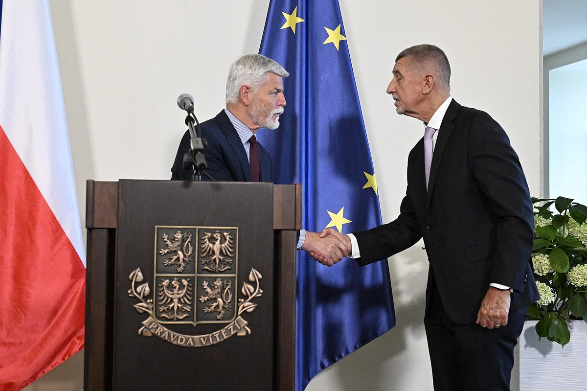 Zásadoví a neústupní politici opět ostrouhali, opozičníky vede Petr Pavel a Andrej Babiš