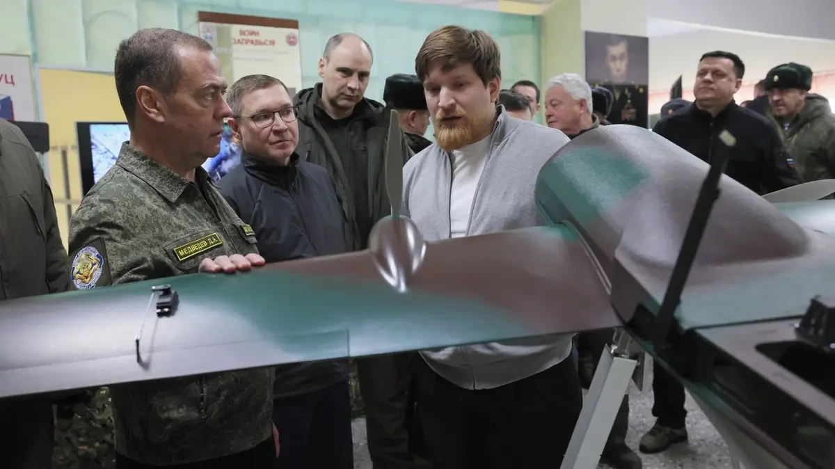 Výbuch automobilu u Jekatěrinburgu těžce zranil šéfa uralské továrny na drony - Novinky