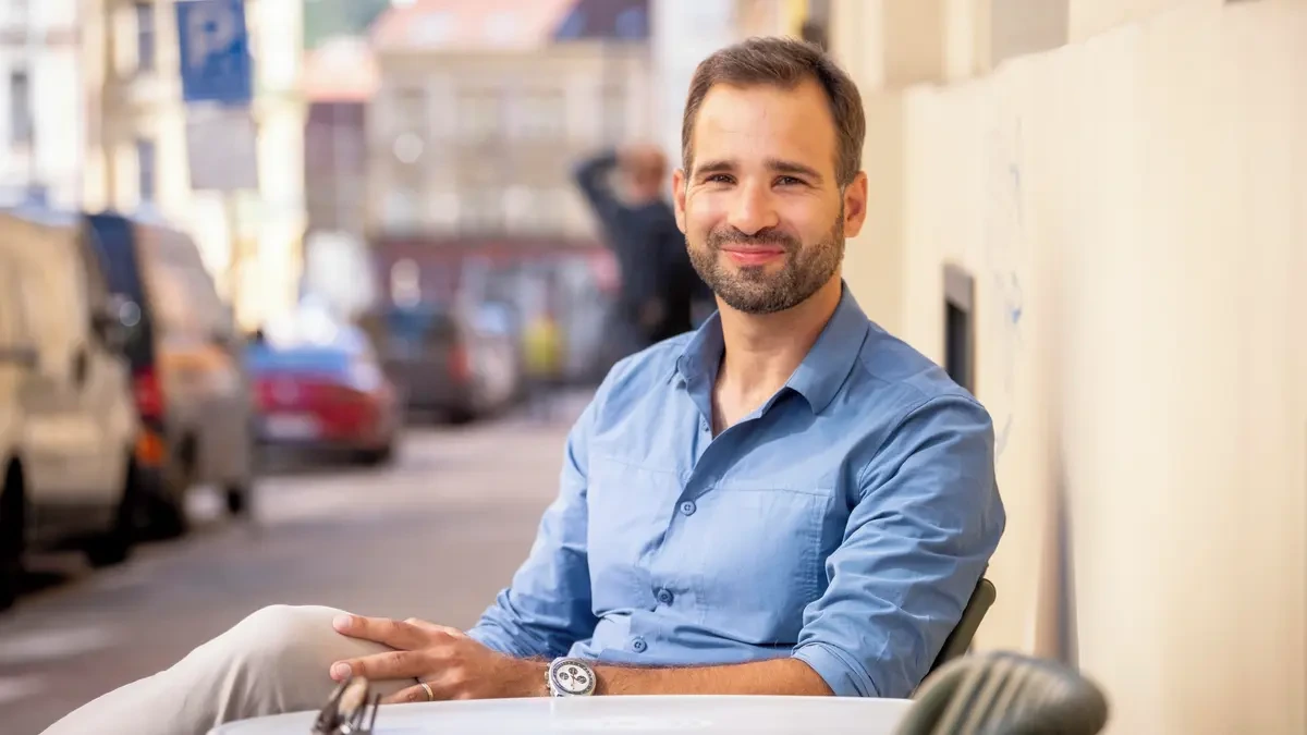 Režisér Matěj Balcar: Je-li vám padesát a víc, myšlenky na nevěru jsou asi normální     - Novinky