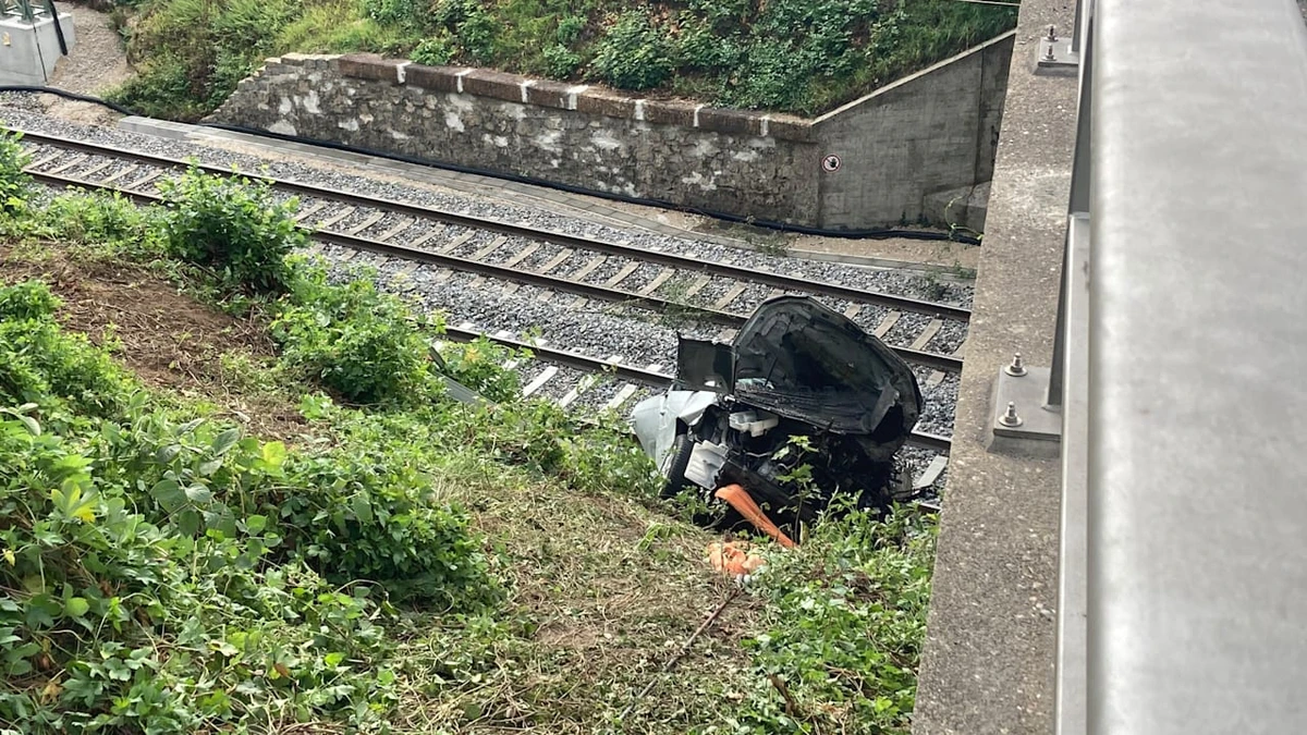 Auf A3 in Bayern: 3 Tote! Auto auf Bahnstrecke geschleudert