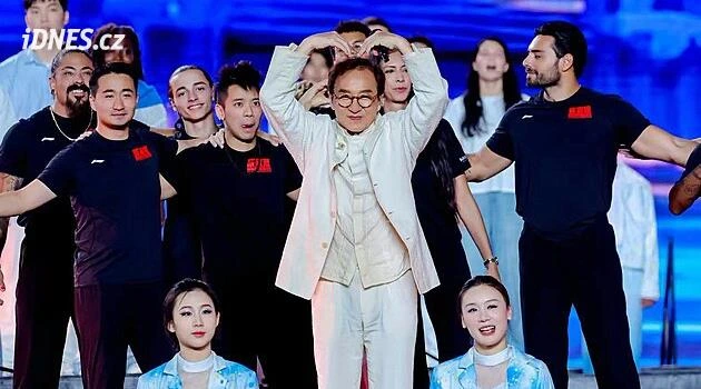 Husí kůže české hvězdy kung-fu: čínsky si zazpívala s idolem Jackiem Chanem
