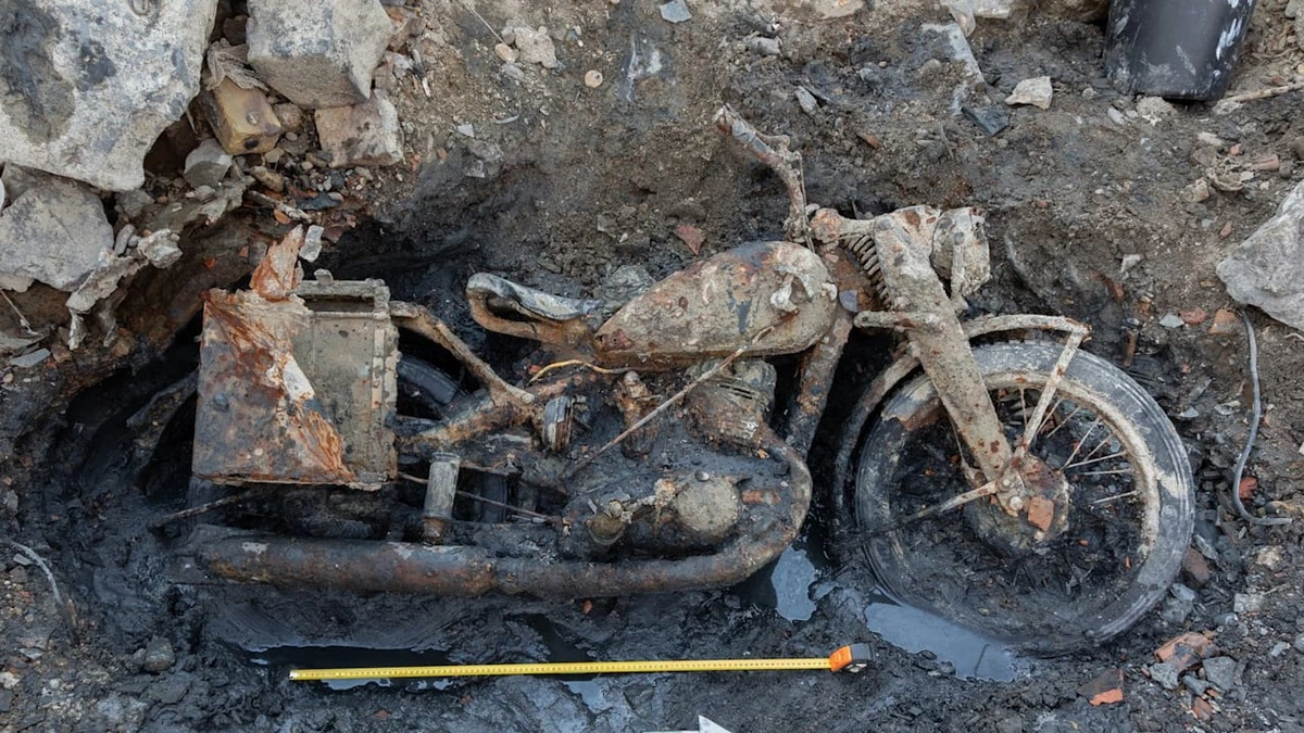Niedrigwasser in Donau: Tote deutsche Soldaten neben Weltkriegs-Motorrad gefunden