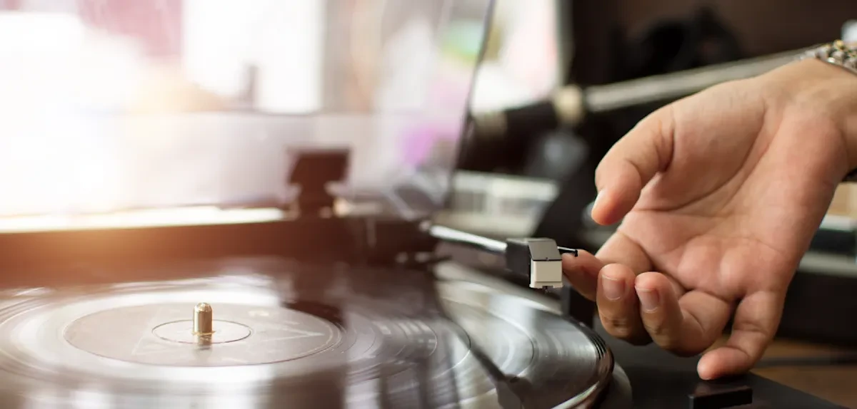 Die Schallplatte ist zurück – und plötzlich verdient die Musikindustrie wieder Geld