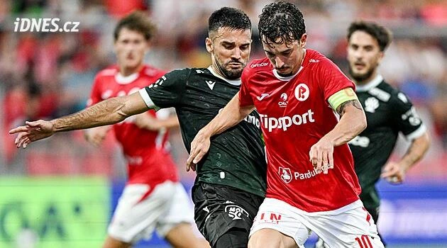 Pro Patráka skončil přinejmenším podzim. Kapitán Pardubic si přetrhl zkřížený vaz