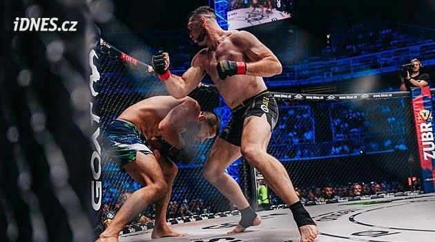 Tady to máme, říkal si Muradov, když Fleuryho knokautoval. Chtějí odvetu