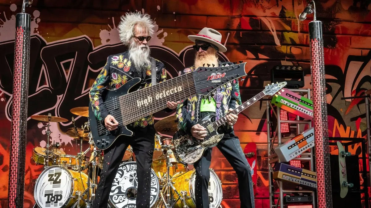 ZZ Top po nedávné smrti svého bubeníka pokračují v koncertování