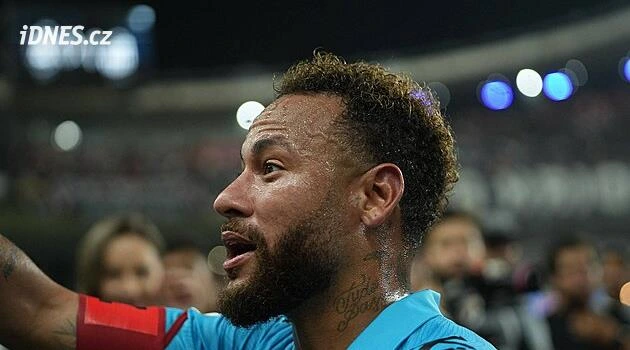Neymar se vysmíval fanouškům, kteří na něj pískali. Jsi zoufalec, slyšel od soupeře