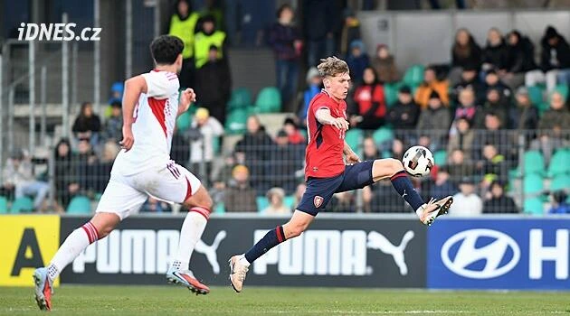 Nováček lovil ve Slavii. Artis přivádí defenzivního univerzála Labíka