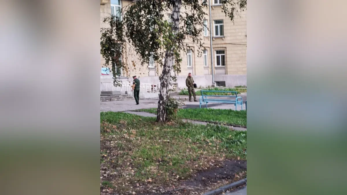 U volebních místností v Novosibirsku rovnou rozdávají povolávací rozkazy, hlásí místní - Novinky