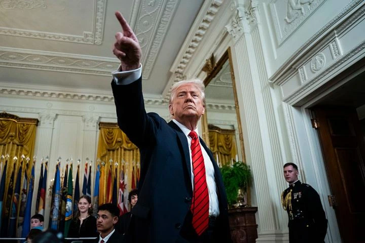 Hachazo de Trump a la libertad de prensa: expulsa de la Casa Blanca a 'CNN', 'Politico' y 'MSNOW' tirando de 'fake news' para acusarles de 'fake news'