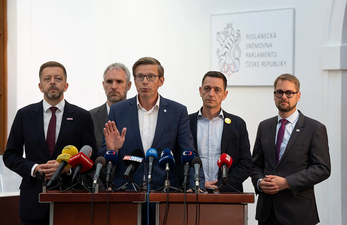 Argumentační novum. Podle opozice za veřejnoprávní média či veřejné osvětlení platit nemusíme