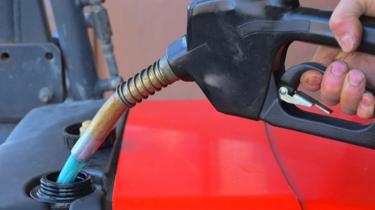 Más de 400 euros por llenar el depósito del tractor: el gasóleo agrícola dispara los costes del campo español