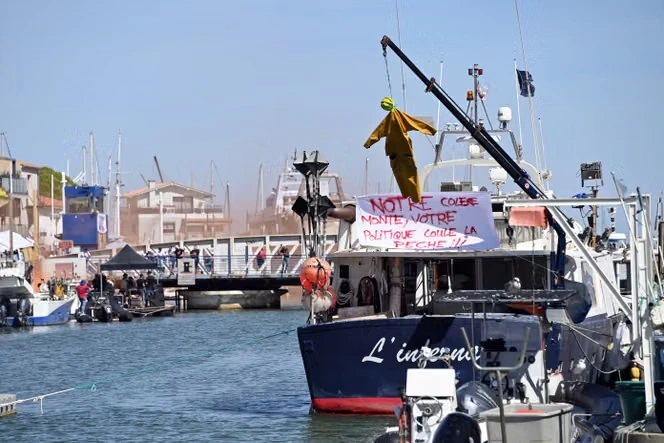 Pour calmer la colère des pêcheurs, le gouvernement prend des engagements sur les prix des carburants