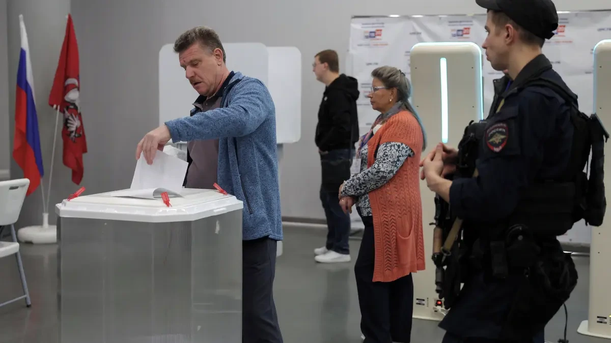 Napříč Moskvou přestali vydávat hlasovací lístky. Elektronický seznam voličů nefunguje - Novinky