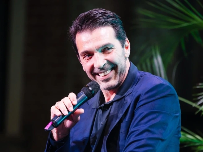 Buffon torna a studiare per il diploma, a 18 anni lo aveva comprato: «L'errore più grande, stavolta nessuna scorciatoia»