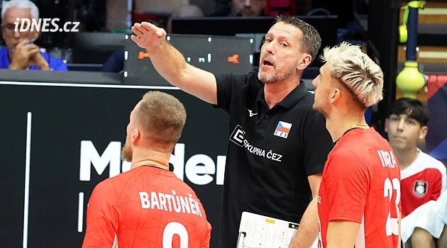 Musíme ubránit taková dvě zvířátka, burcuje volejbalisty trenér Novák