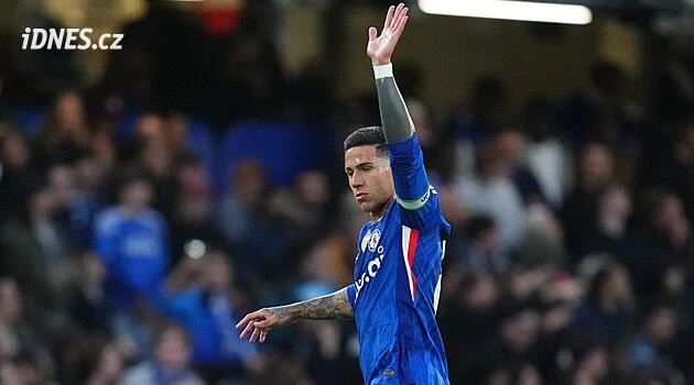 Rekordní transfer v Premier League. Enzo přesunem z Chelsea do City vyrovnal Isaka